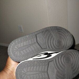 Jordan 1 mid SE homage black and white